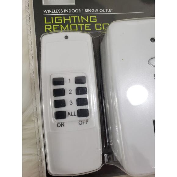 Living Solutions Lighting Remote Control Plug Wireless Indoor‎ Single Outlet - Picture 2 of 4